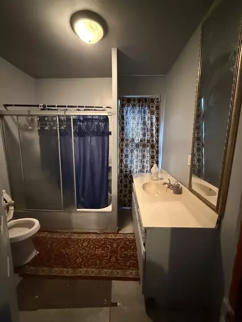 Bath - 357 S Rosewood Ave, Kankakee, IL 60901 photo 1 of 1