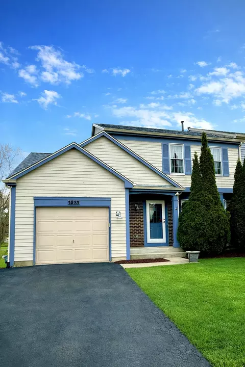 1833 Barnhill Dr, Mundelein, IL 60060