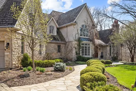 Exterior - 33 W551 Hub Rd, Wayne, IL 60184 photo 5 of 6