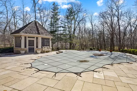 Exterior - 33 W551 Hub Rd, Wayne, IL 60184 photo 6 of 6