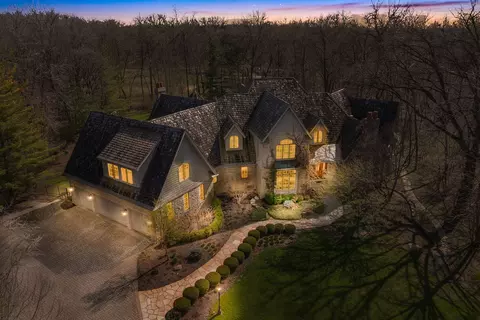 Exterior - 33 W551 Hub Rd, Wayne, IL 60184 photo 2 of 6