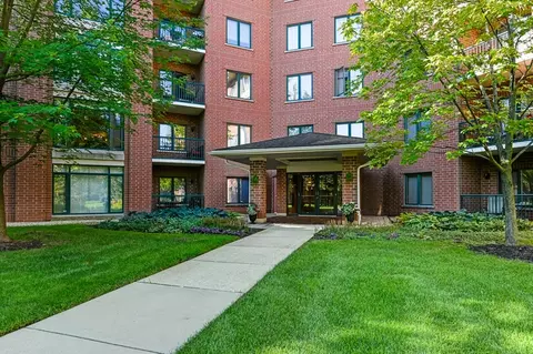 865 E 22nd St #B-216, Lombard, IL 60148