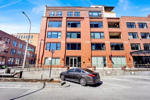 1118 W Fulton St #202, Chicago, IL 60607