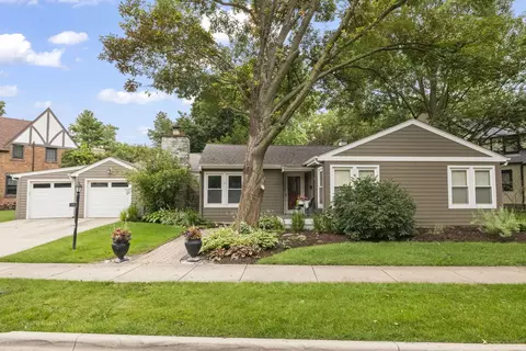 255 Crest Rd, Glen Ellyn, IL 60137