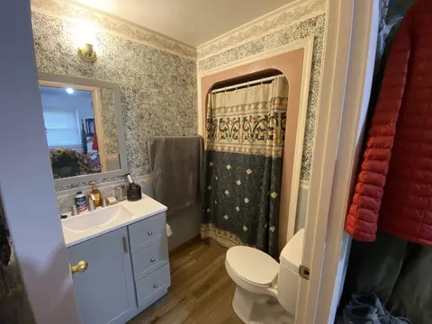 Bath - 1230 E Calumet St, Centralia, IL 62801 photo 1 of 4