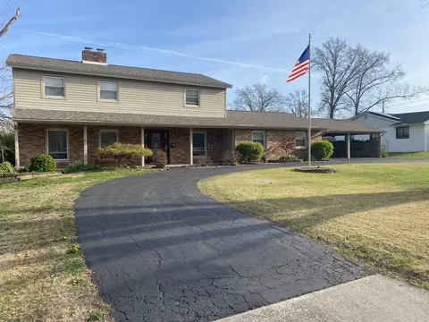 1230 E Calumet St, Centralia, IL 62801