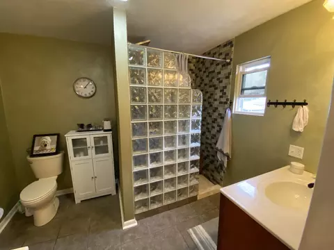 Bath - 1230 E Calumet St, Centralia, IL 62801 photo 2 of 4
