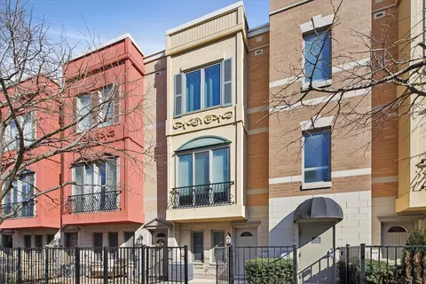 525 N Peoria St, Chicago, IL 60642