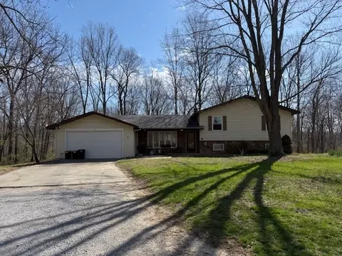 18 Sawmill Rd, Carbondale, IL 62901