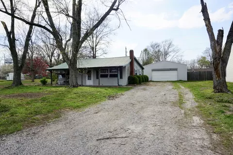 503 S 6th St, Elkville, IL 62932