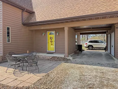 Exterior - 167 N Eagle Island Rd, Kankakee, IL 60901 photo 3 of 12