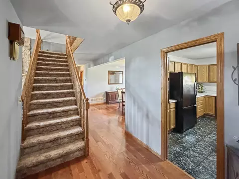 Entry Way - 167 N Eagle Island Rd, Kankakee, IL 60901 photo 4 of 5