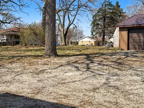 Exterior - 167 N Eagle Island Rd, Kankakee, IL 60901 photo 9 of 12