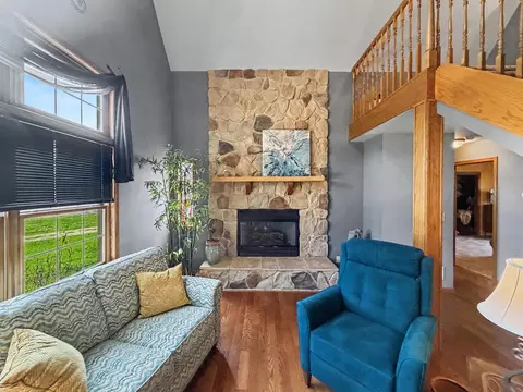 Living - 167 N Eagle Island Rd, Kankakee, IL 60901 photo 2 of 8