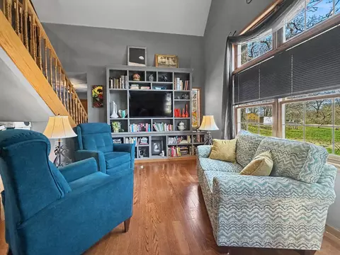 Living - 167 N Eagle Island Rd, Kankakee, IL 60901 photo 4 of 8
