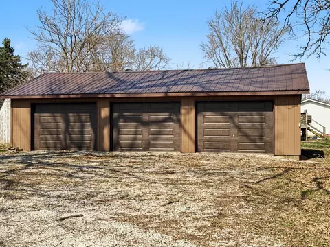 Exterior - 167 N Eagle Island Rd, Kankakee, IL 60901 photo 2 of 12