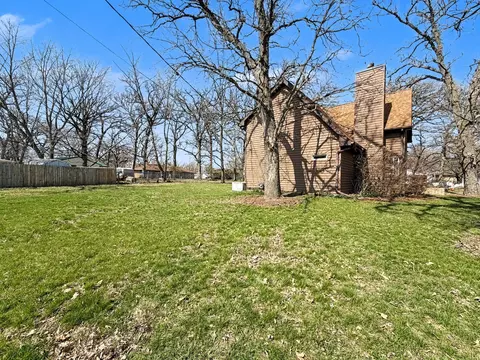 Exterior - 167 N Eagle Island Rd, Kankakee, IL 60901 photo 8 of 12