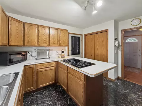 Kitchen - 167 N Eagle Island Rd, Kankakee, IL 60901 photo 2 of 5