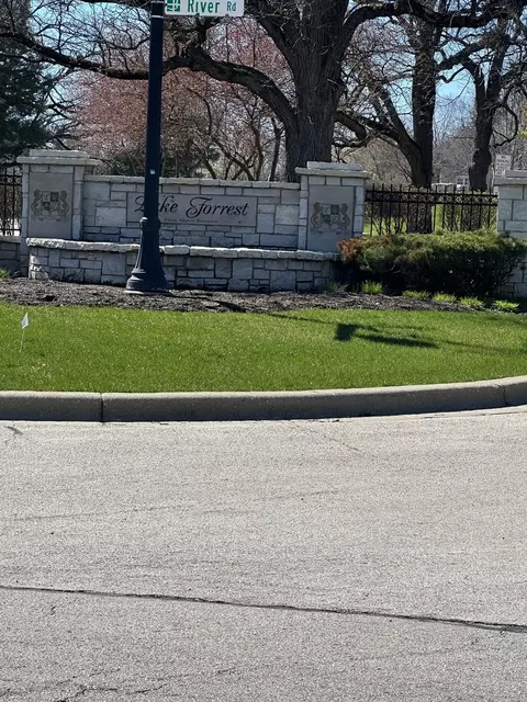 24863 W Sterling Oaks Ct, Shorewood, IL 60404