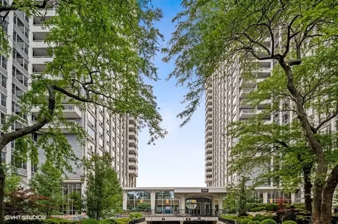 4250 N Marine Dr #905, Chicago, IL 60613