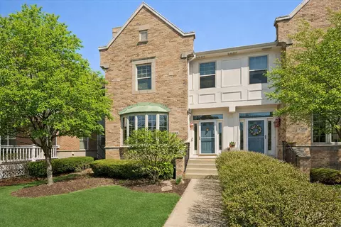 2325 Sundrop Dr, Glenview, IL 60026