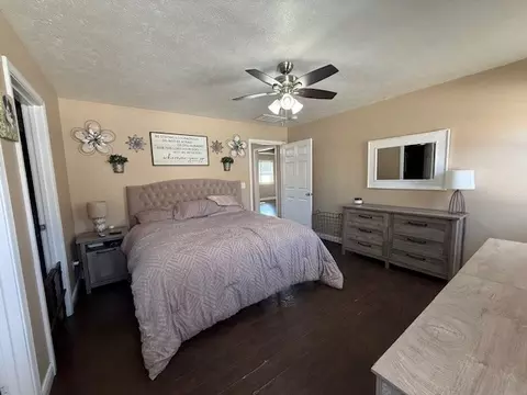 Bedroom - 911 E Stotlar St, Herrin, IL 62948 photo 2 of 4