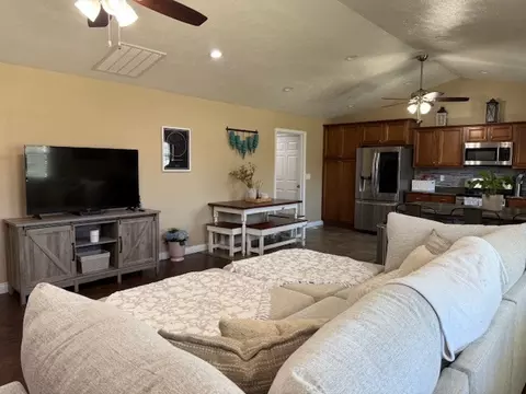 Living - 911 E Stotlar St, Herrin, IL 62948 photo 4 of 4