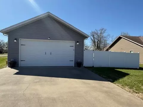 Other - 911 E Stotlar St, Herrin, IL 62948 photo 6 of 8
