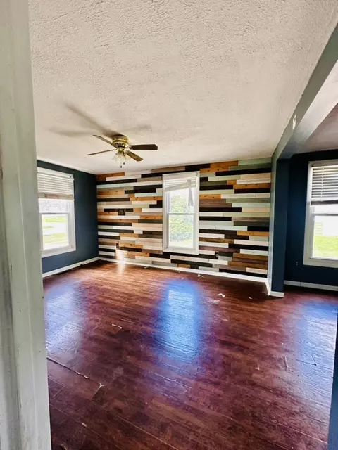 Living - 411 E Hamilton St, Odell, IL 60460 photo 2 of 3