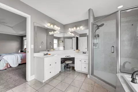 Bath - 2106 Foxtail Rd, Bloomington, IL 61704 photo 3 of 5