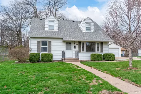 2421 4th St, Moline, IL 61265