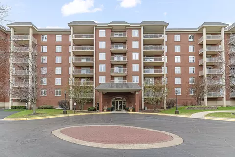 8300 Callie Ave #407, Morton Grove, IL 60053