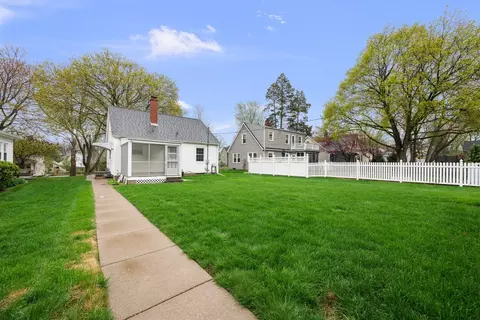Exterior - 925 24th St, Moline, IL 61265 photo 7 of 8
