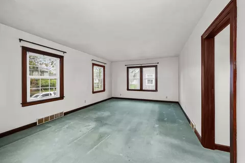 Living - 925 24th St, Moline, IL 61265 photo 3 of 4