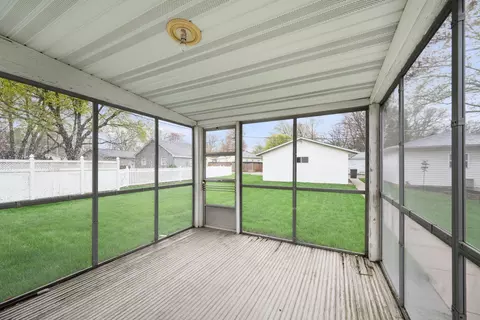 Exterior - 925 24th St, Moline, IL 61265 photo 6 of 8