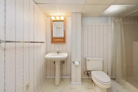 Bath - 925 24th St, Moline, IL 61265 photo 4 of 5