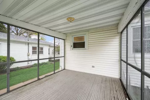 Exterior - 925 24th St, Moline, IL 61265 photo 5 of 8
