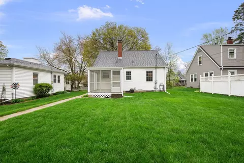 Exterior - 925 24th St, Moline, IL 61265 photo 4 of 8
