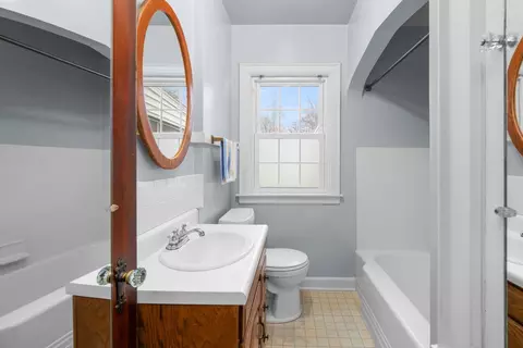 Bath - 925 24th St, Moline, IL 61265 photo 1 of 5