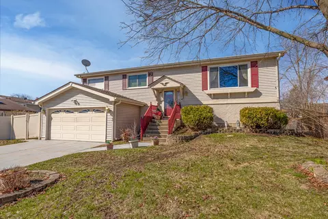 213 Windsor Dr, Bolingbrook, IL 60440