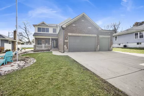 117 S Grant St, Westmont, IL 60559