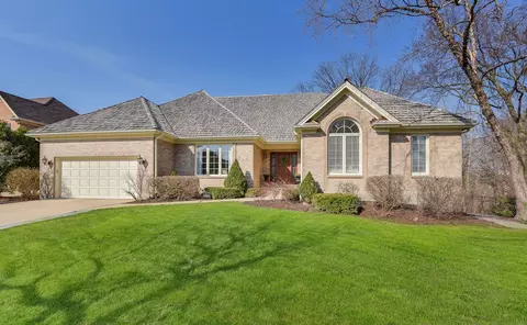 4 Union Cir, Wheaton, IL 60187