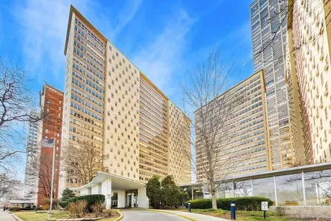 3950 N Lake Shore Dr #727, Chicago, IL 60613