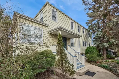 1762 W Morse Ave, Chicago, IL 60626