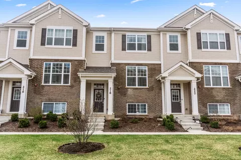 218 Timberleaf Cir, Roselle, IL 60172
