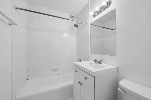 Bath - 33 E Cedar St #7D, Chicago, IL 60611 photo 1 of 1