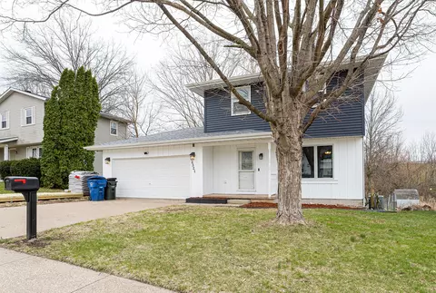 2321 W 57th St, Davenport, IA 52806