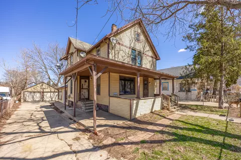 820 Spring St, Aurora, IL 60506 photo 3