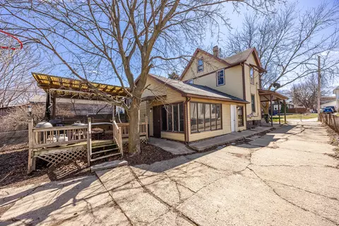 820 Spring St, Aurora, IL 60506 photo 4