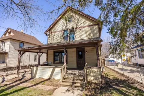 820 Spring St, Aurora, IL 60506 photo 2
